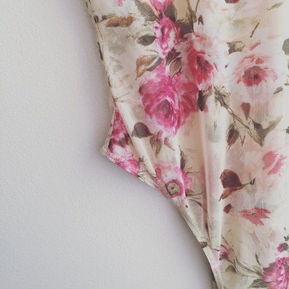 LEITH Sheer Floral Bodysuit - Picture 2 of 5